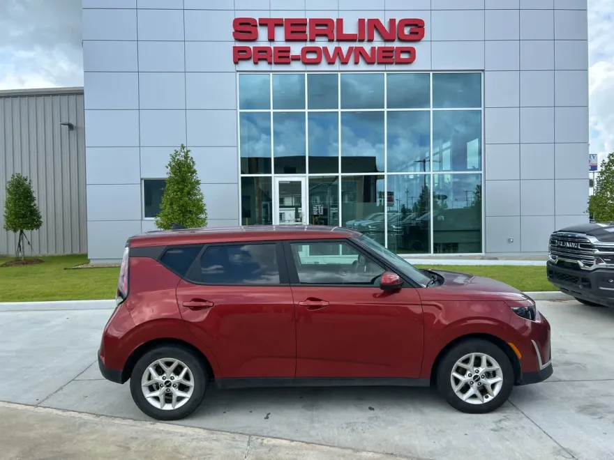 2023 Kia Soul LX photo 1
