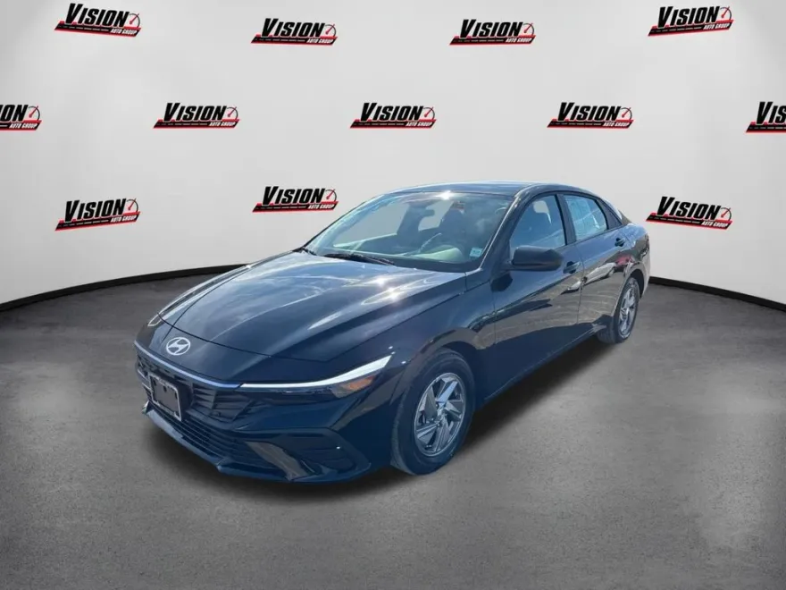 2024 Hyundai Elantra SE photo 1