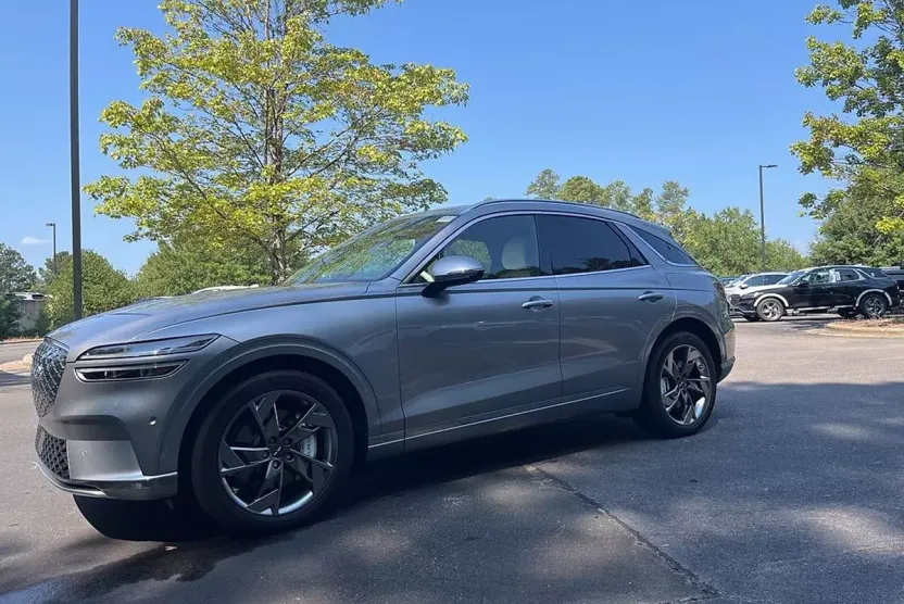 2025 Genesis Electrified GV70 Advanced photo 1