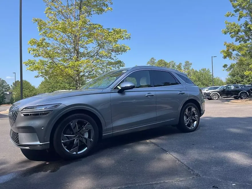 2025 Genesis Electrified GV70 Advanced photo 1