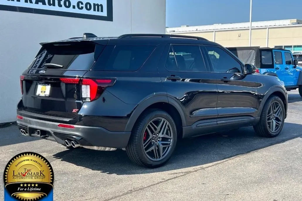 2025 Ford Explorer ST photo 1