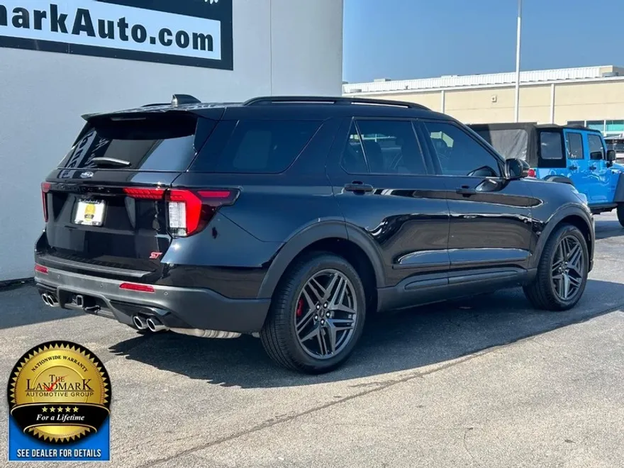 2025 Ford Explorer ST photo 1