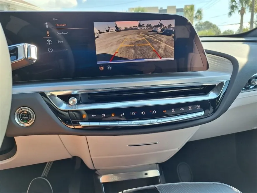 2025 Cadillac Lyriq Luxury photo 18