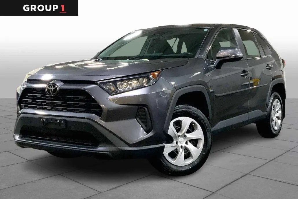 2022 Toyota RAV4 LE photo 1