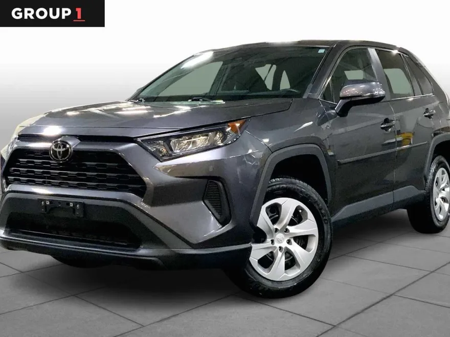 2022 Toyota RAV4 LE photo 1