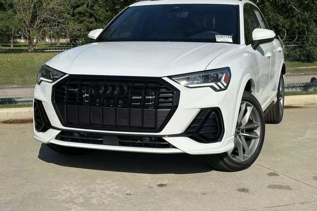 2025 Audi Q3 45 TFSI S line Premium photo 1
