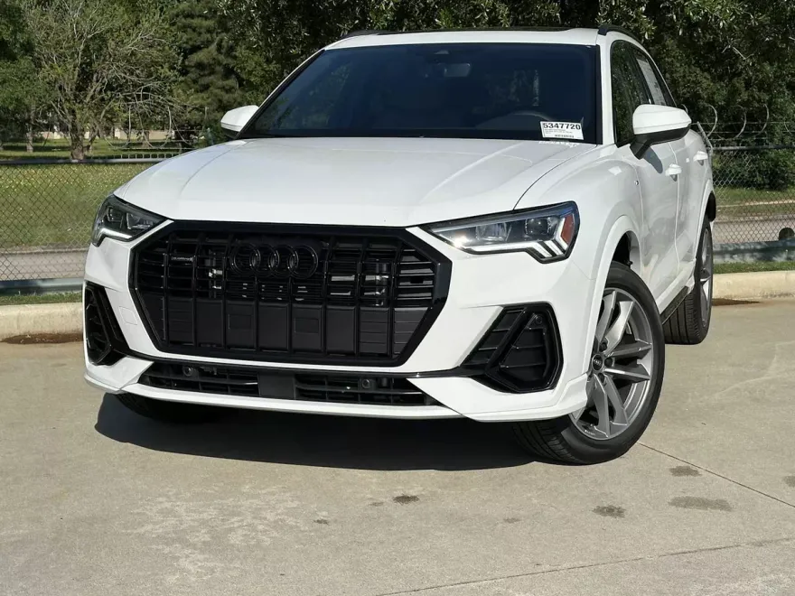 2025 Audi Q3 45 TFSI S line Premium photo 1