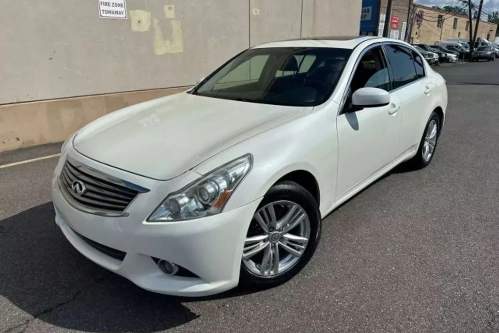 2013 Infiniti G37 photo 1