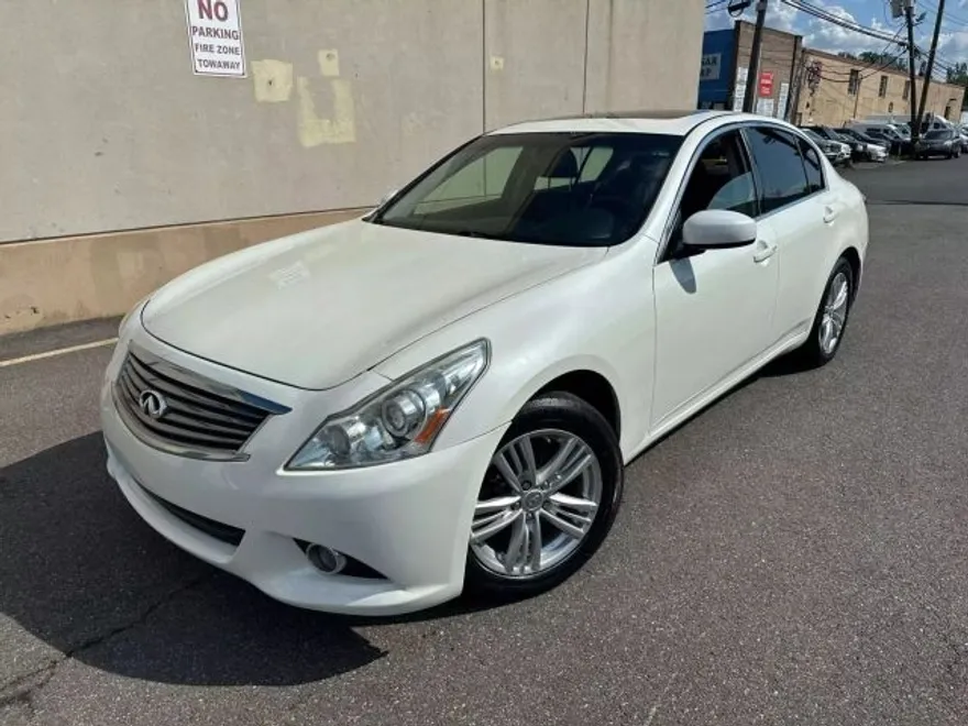 2013 Infiniti G37 photo 1