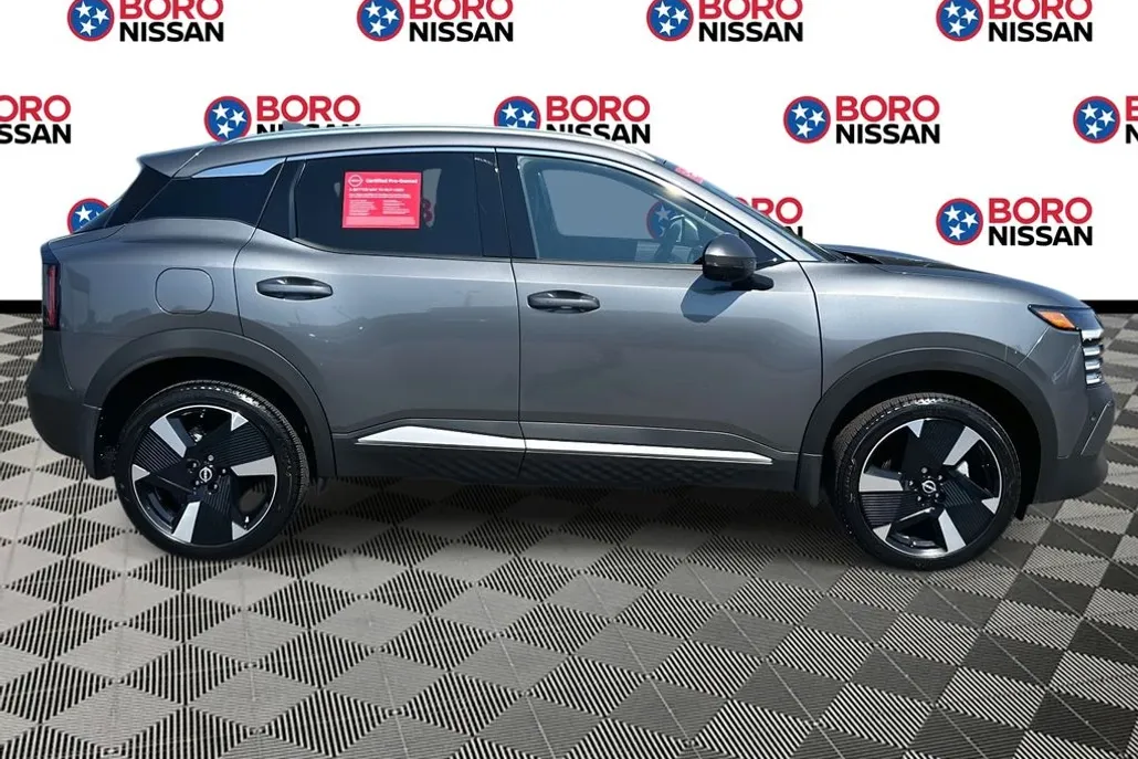 2025 Nissan Kicks SR photo 1
