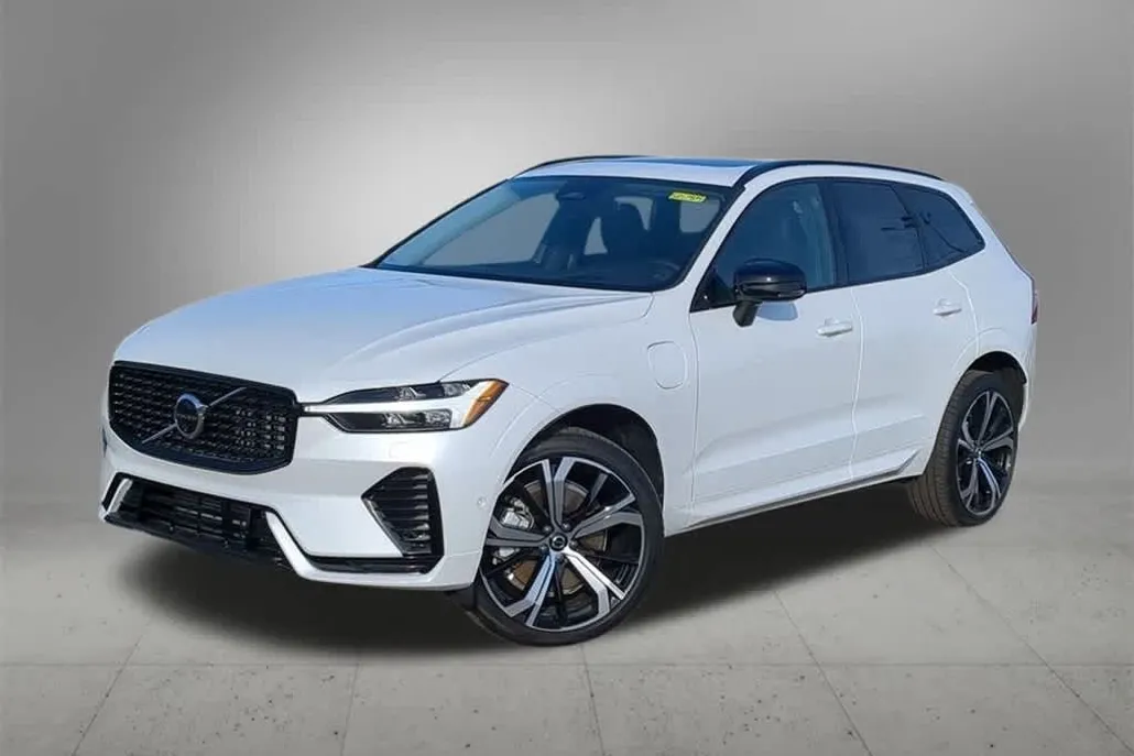 2025 Volvo XC60 Hybrid T8 photo 1