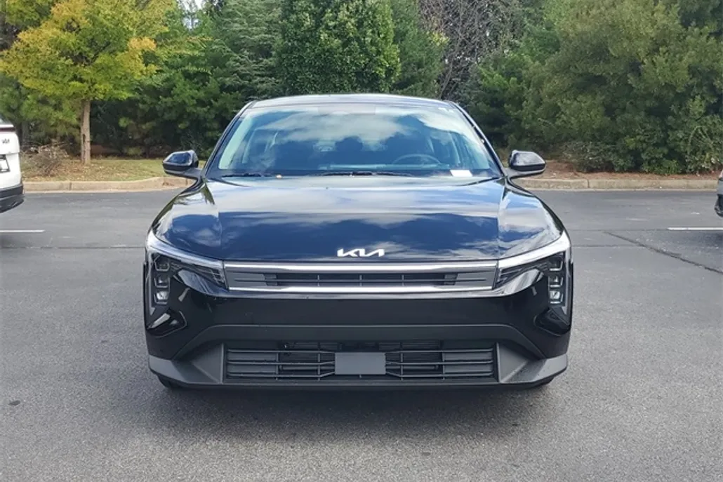 2025 Kia K4 LXS photo 1