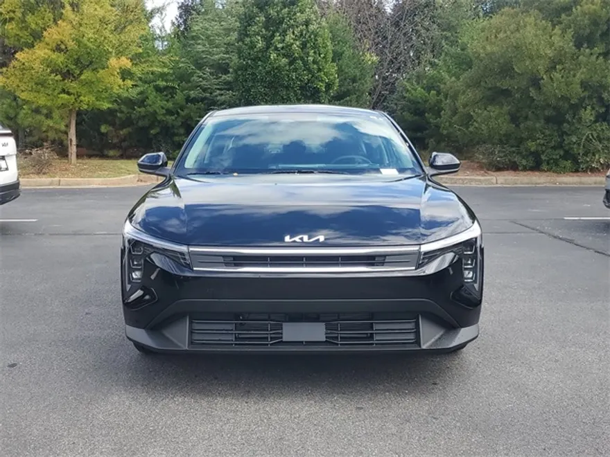 2025 Kia K4 LXS photo 1