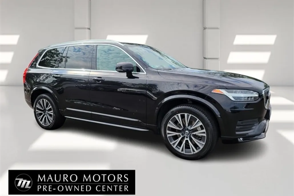 2022 Volvo XC90 T5 Momentum photo 1