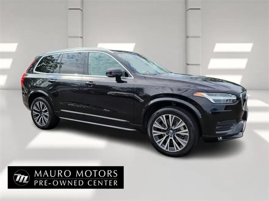 2022 Volvo XC90 T5 Momentum photo 1