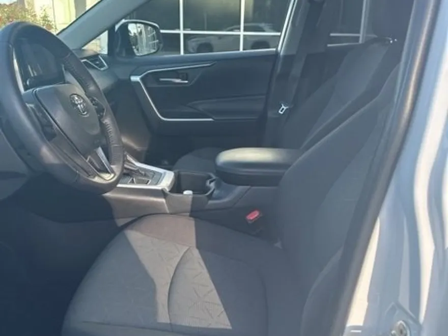 2024 Toyota RAV4 XLE photo 1