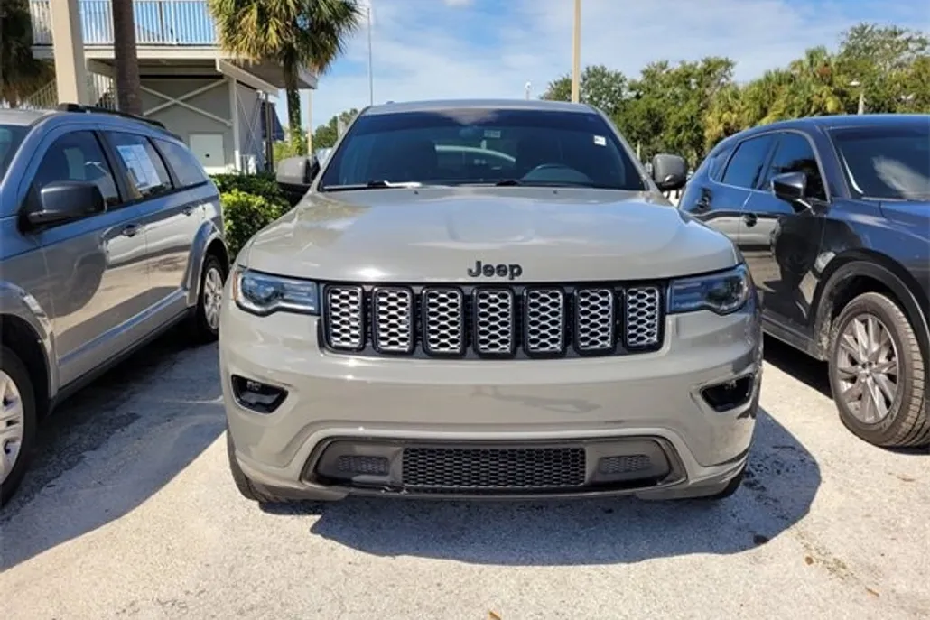 2021 Jeep Grand Cherokee Laredo photo 1