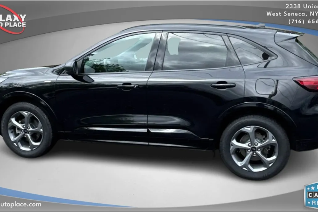 2023 Ford Escape ST-Line photo 1