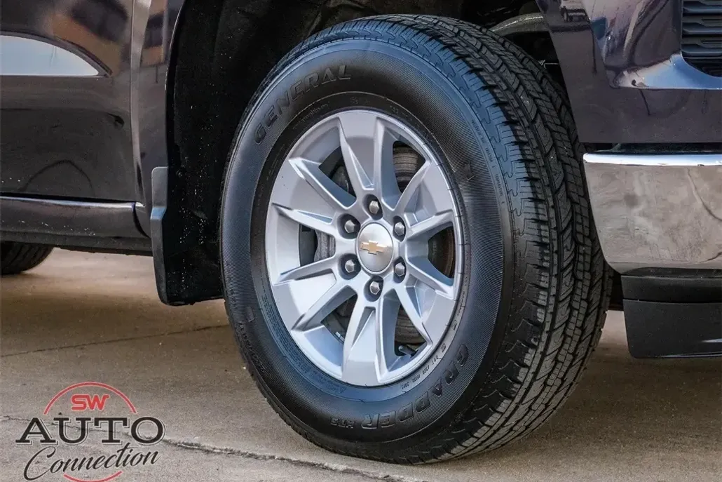 2023 Chevrolet Silverado 1500 LT1 photo 1