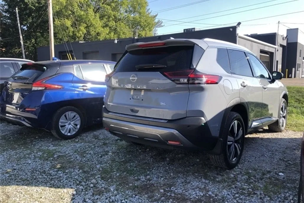 2022 Nissan Rogue SL photo 1