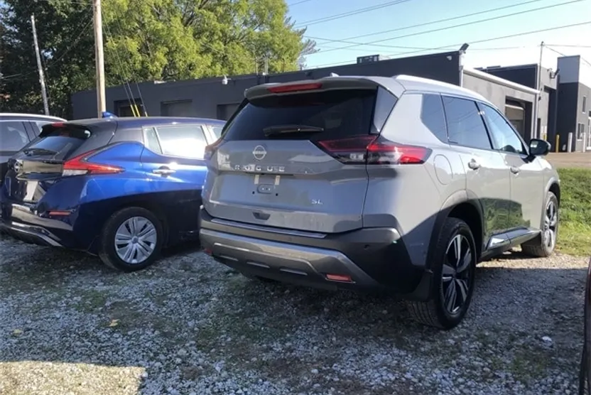 2022 Nissan Rogue SL photo 1