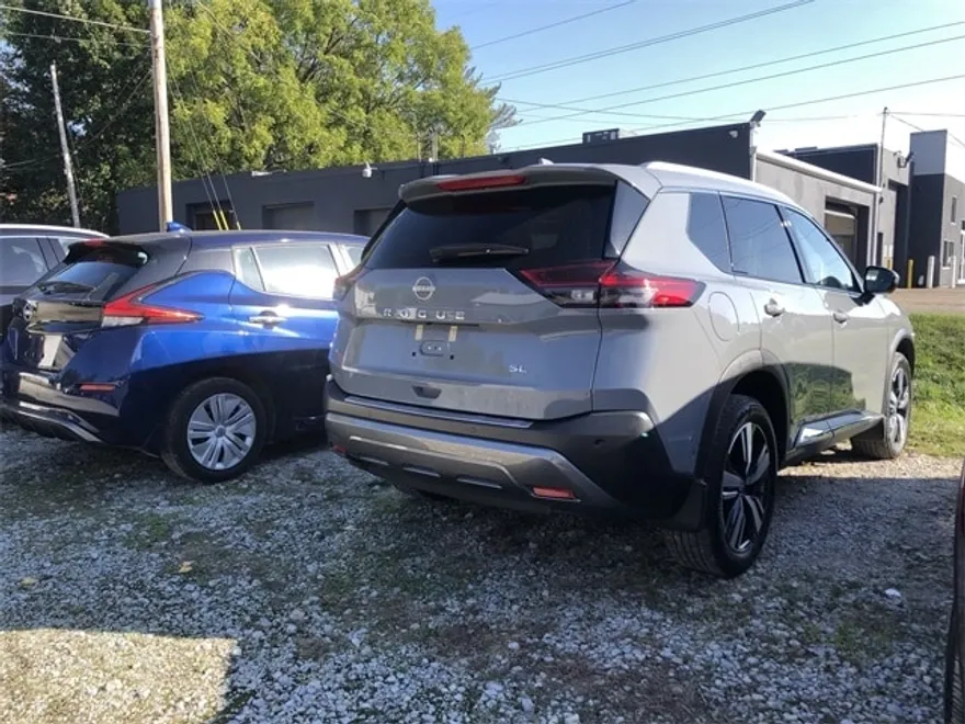 2022 Nissan Rogue SL photo 1