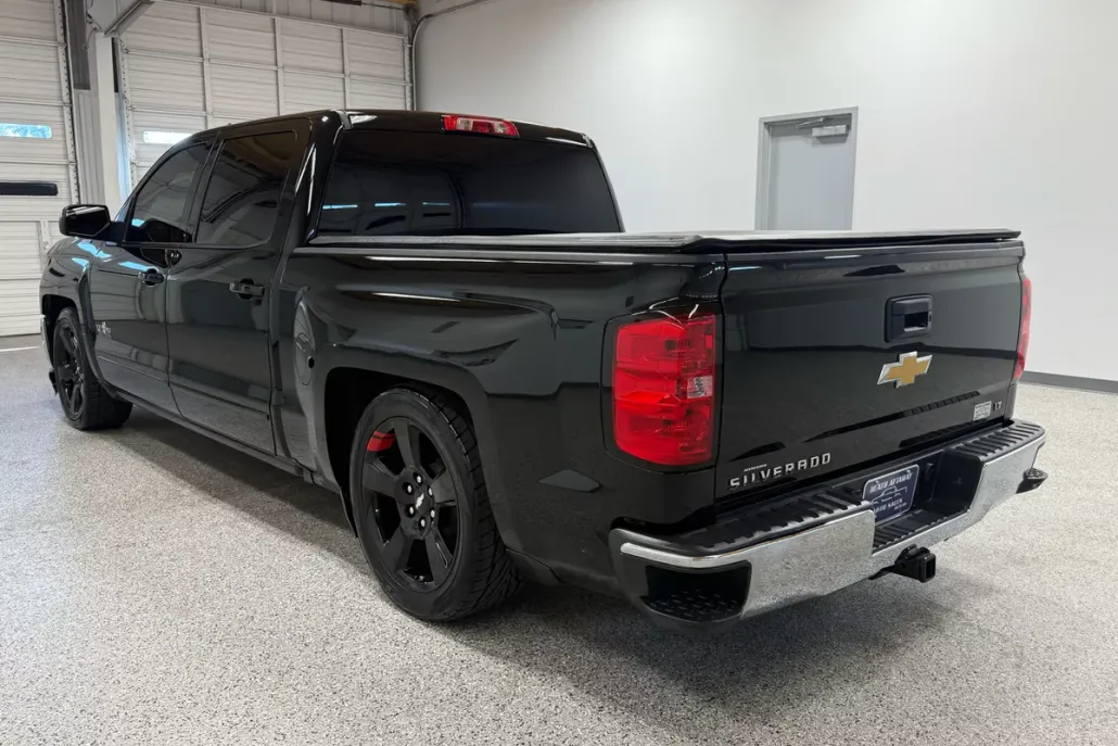2018 Chevrolet Silverado LT photo 1