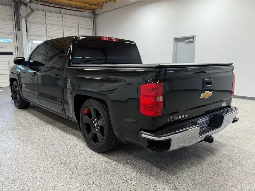 2018 Chevrolet Silverado LT photo 1