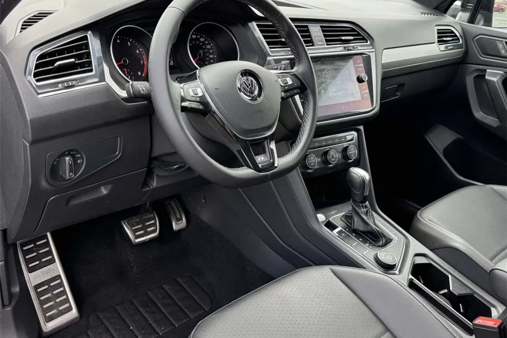 2021 Volkswagen Tiguan SE photo 1