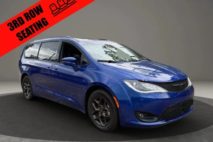 2018 Chrysler Pacifica Limited photo 1