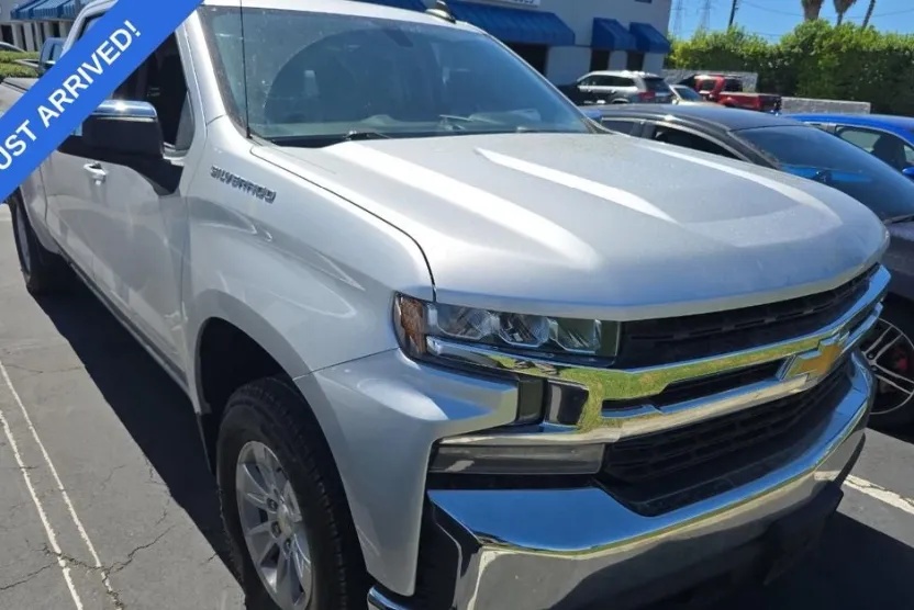 2020 Chevrolet Silverado 1500 LT photo 1