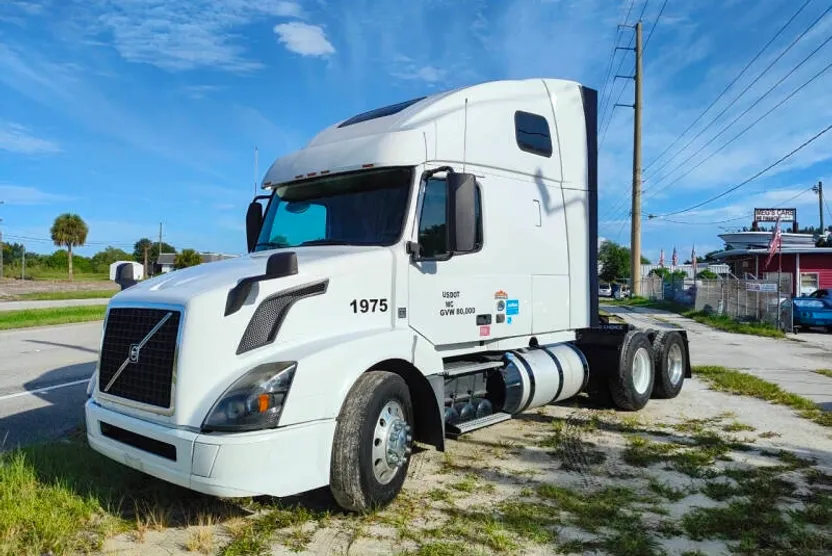 2017 Volvo Truck VNL photo 1