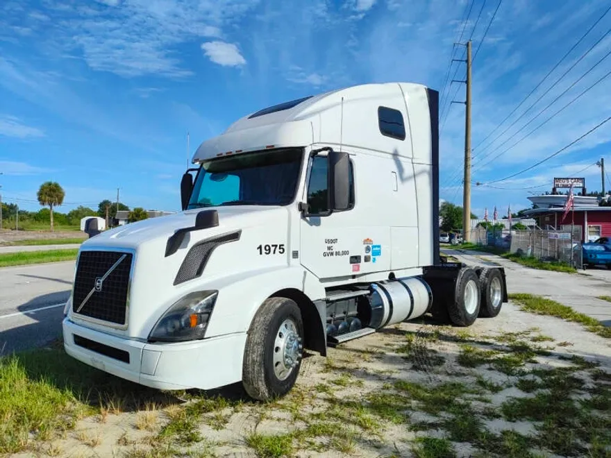 2017 Volvo Truck VNL photo 1