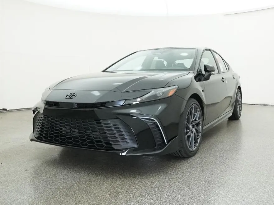 2025 Toyota Camry SE photo 1