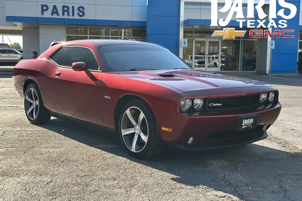 2014 Dodge Challenger SXT photo 1