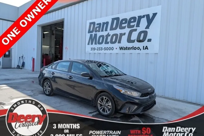 2023 Kia Forte LXS photo 1