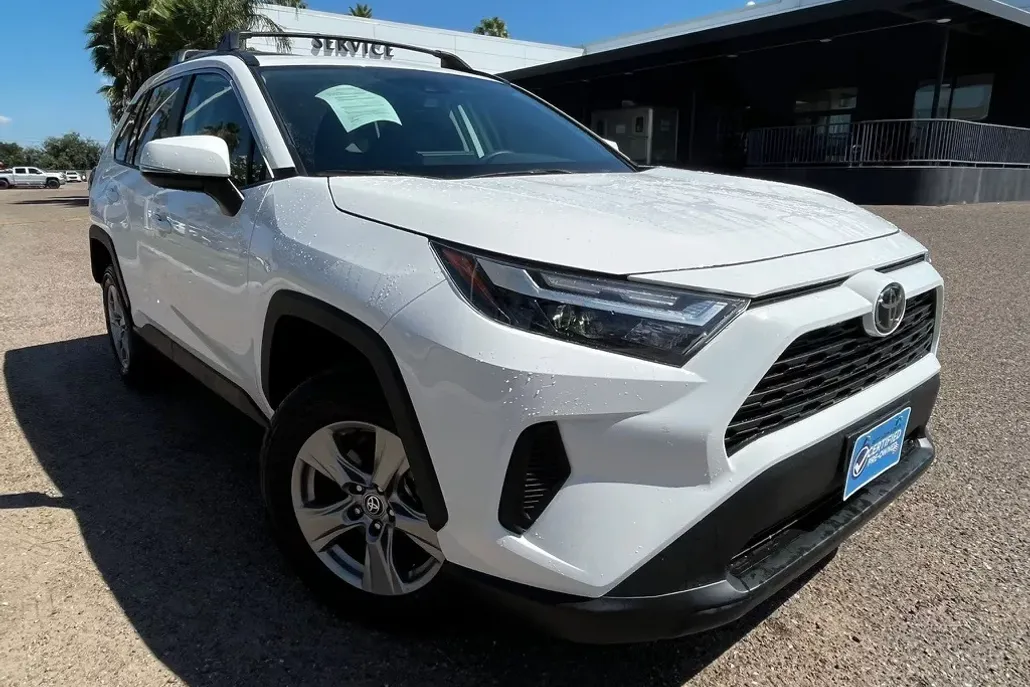 2025 Toyota RAV4 XLE photo 1