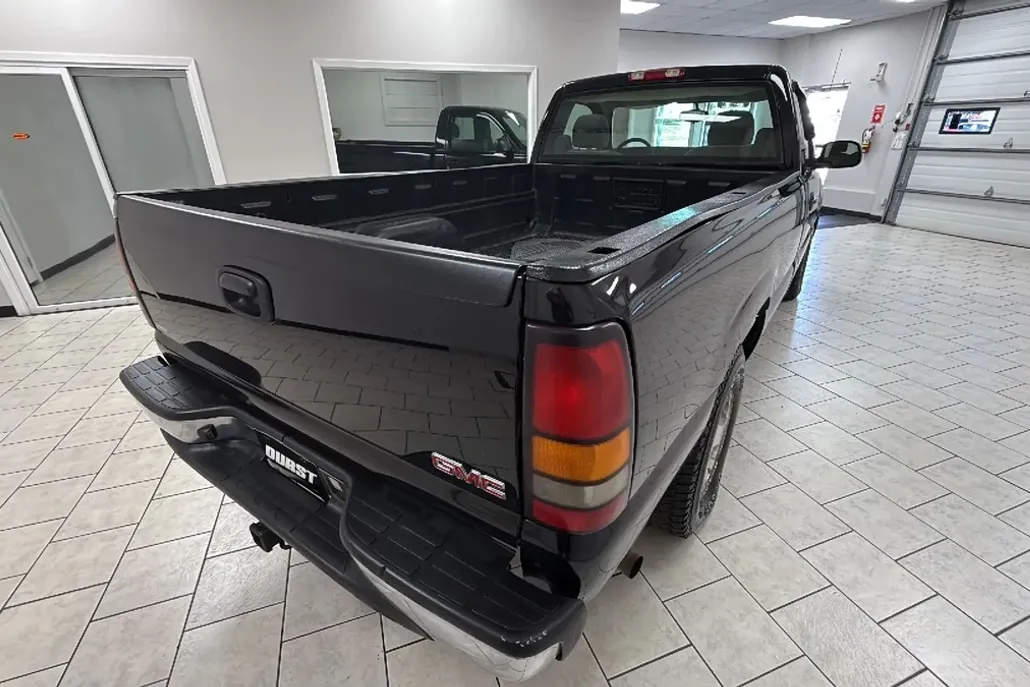 2005 Gmc Sierra 1500 Work Truck photo 1