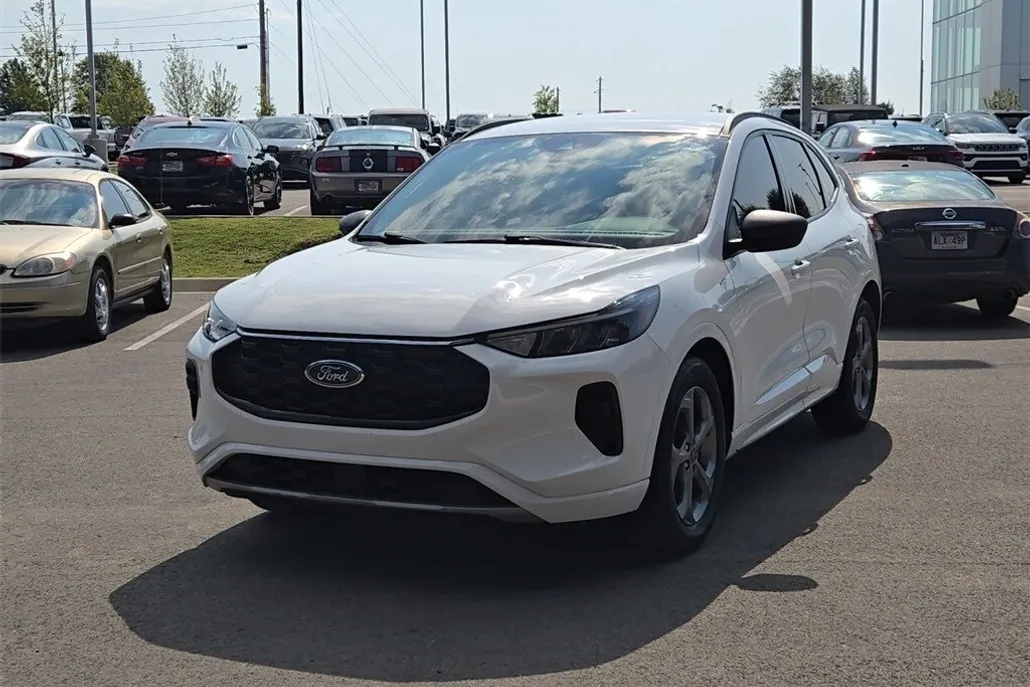 2023 Ford Escape ST-Line photo 1