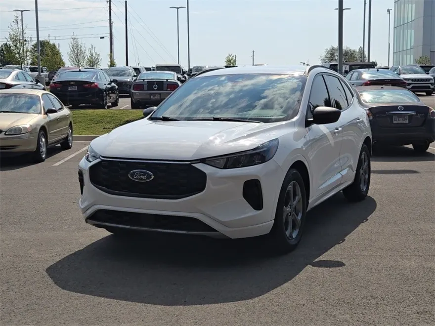2023 Ford Escape ST-Line photo 1