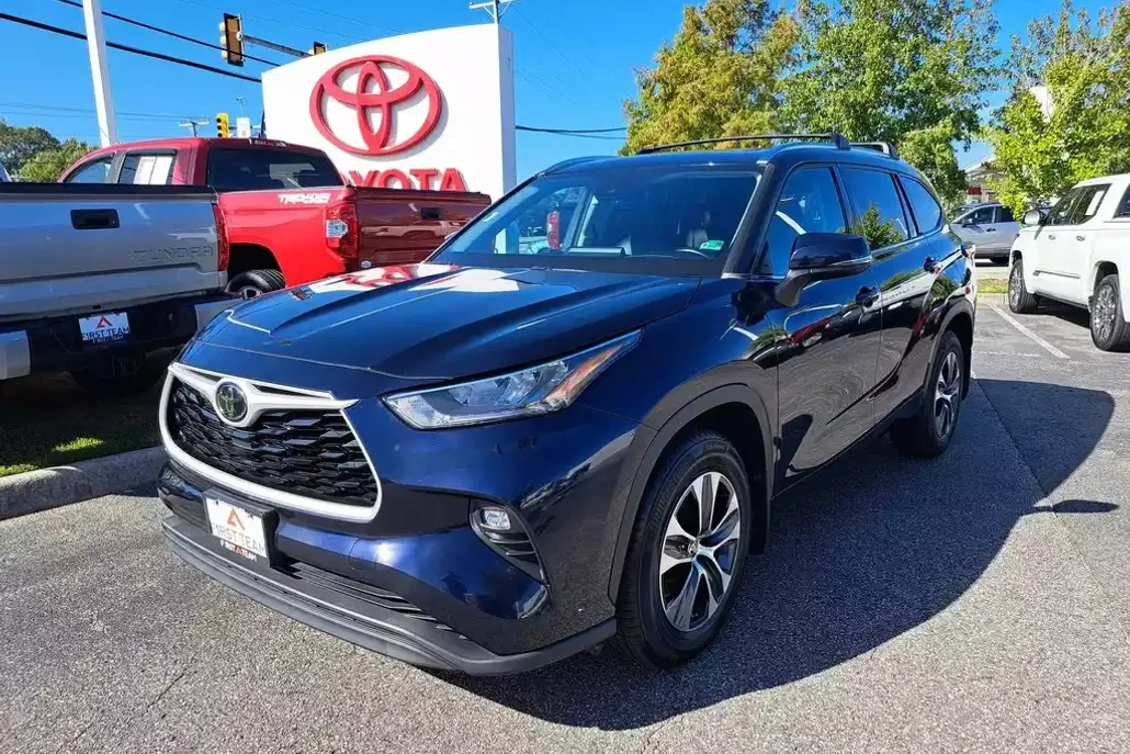 2020 Toyota Highlander XLE photo 1