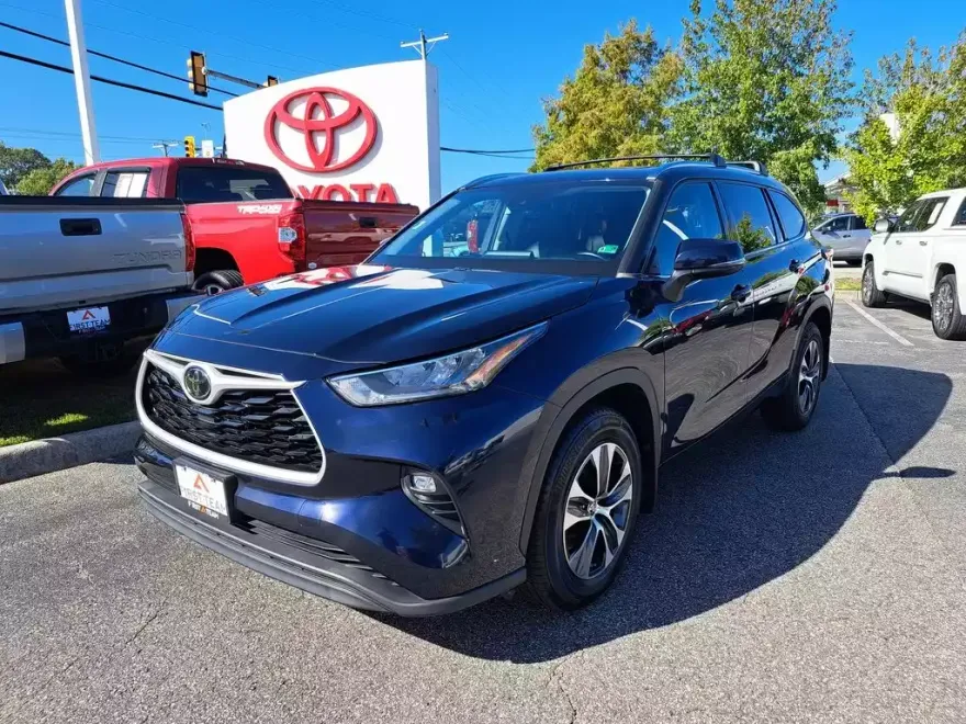2020 Toyota Highlander XLE photo 1