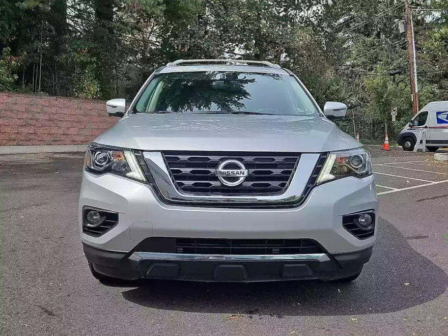 2018 Nissan Pathfinder Platinum photo 1