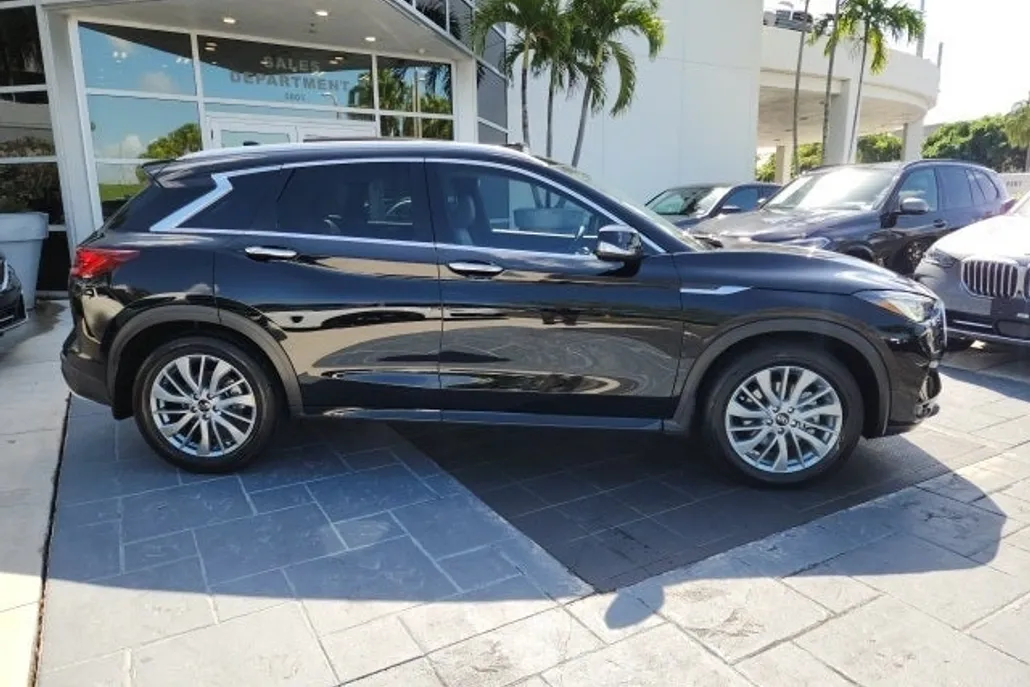 2025 Infiniti QX50 Luxe photo 1