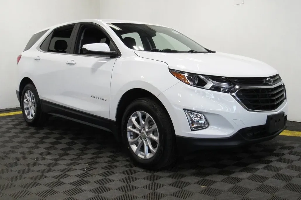 2021 Chevrolet Equinox LT photo 1