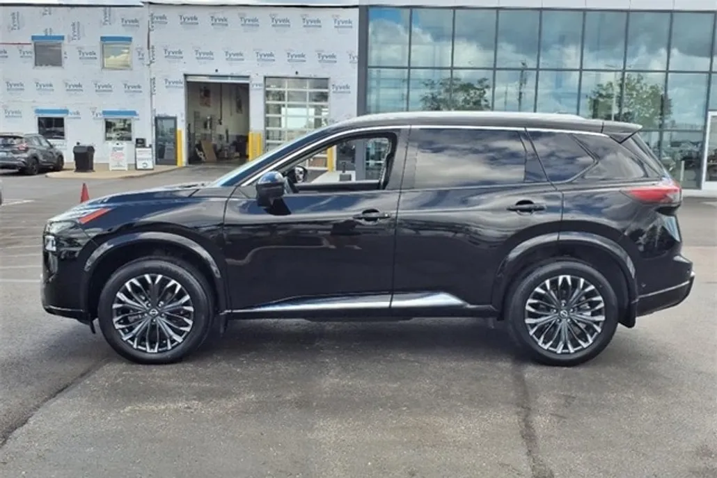 2024 Nissan Rogue Platinum photo 1