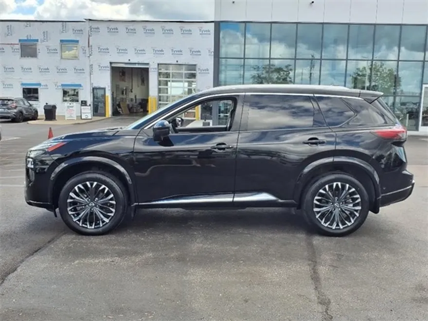 2024 Nissan Rogue Platinum photo 1