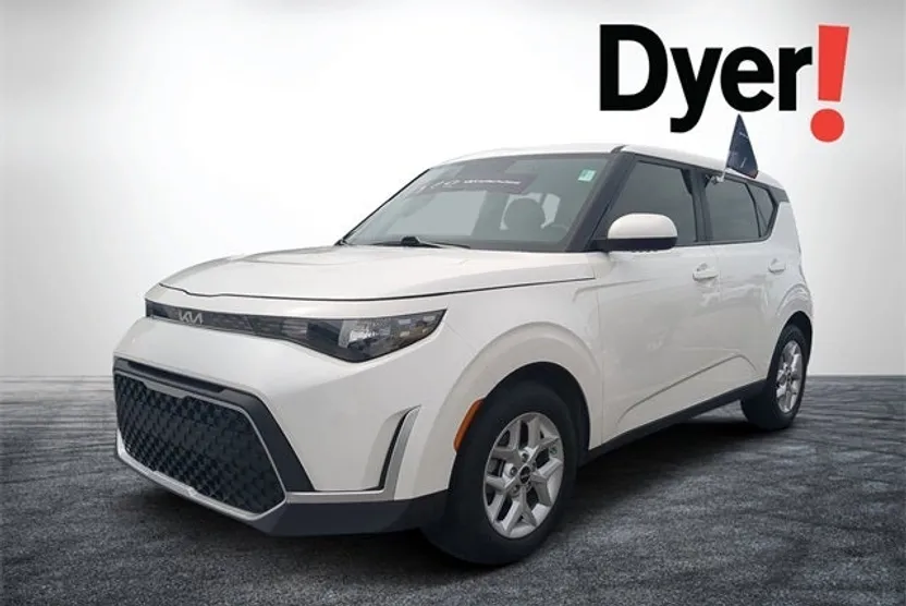 2024 Kia Soul LX photo 1