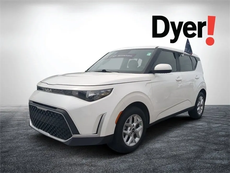 2024 Kia Soul LX photo 1