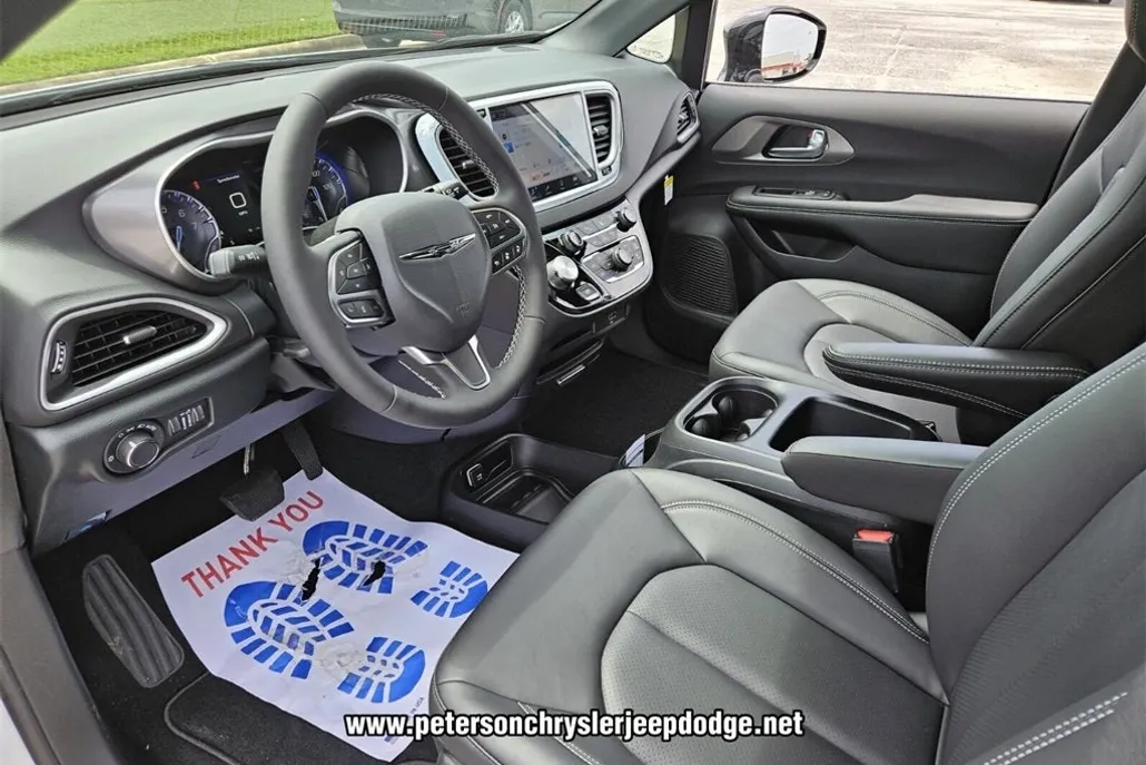 2026 Chrysler Voyager LX photo 1